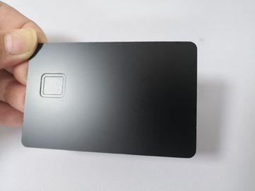 Carta assegni nera opaca normale del metallo di abitudine 0.8mm con il foro del chip del contatto