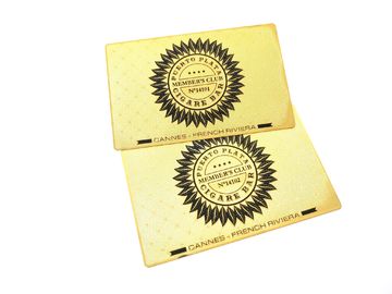 Singolo taglio placcato laterale dell'oro dell'acciaio inossidabile della carta di appartenenza del metallo con colore della stampa del Silkscreen del testo incissione all'acquaforte di logo