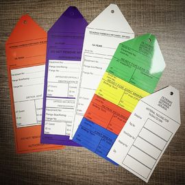 Le etichette stampate dei vestiti della carta patinata/la caduta su ordinazione porta dell'hotel etichetta